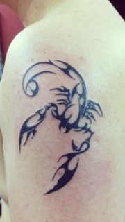 好看的图腾蝎子纹身图案