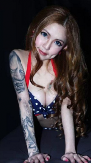 妩媚性感马来西亚美女纹身师
