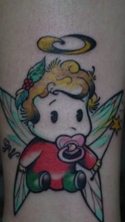 手臂彩色小天使纹身图案