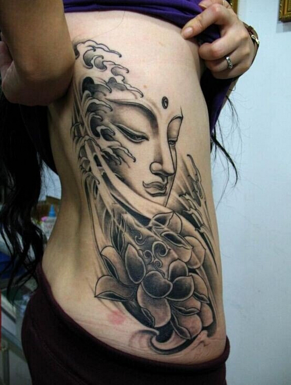 点击大图看下一张：女性侧腰佛莲花纹身图案