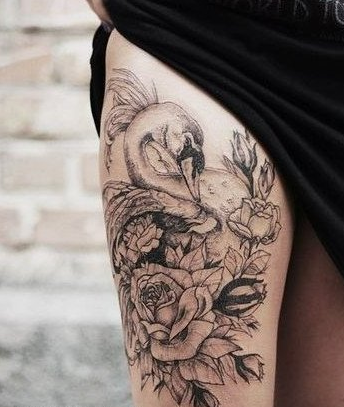 点击大图看下一张：美女腿部点刺玫瑰与鹅纹身图案