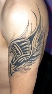 男士手臂个性翅膀纹身