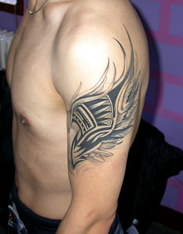 点击大图看下一张：男士手臂个性翅膀纹身