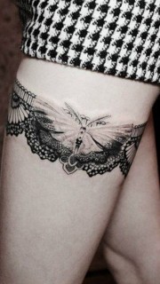 时尚女性腿部漂亮好看的蕾丝蝴蝶纹身