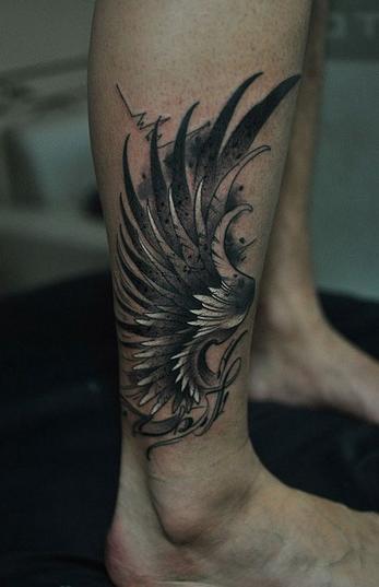 点击大图看下一张:小腿黑白风格翅膀纹身图案