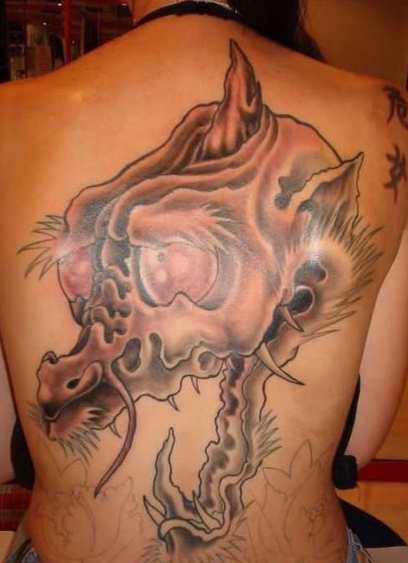 点击大图看下一张:后背龙头纹身图案