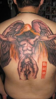 男性满背个性天使纹身图案