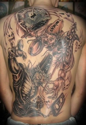 点击大图看下一张:想发财就纹满背黑白无常纹身