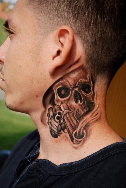 点击大图看下一张：男士脖子上霸气的骷髅纹身
