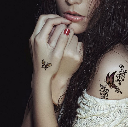 点击大图看下一张：漂亮的蝴蝶女生肩部纹身