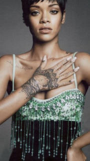 明星蕾哈娜身上的纹身