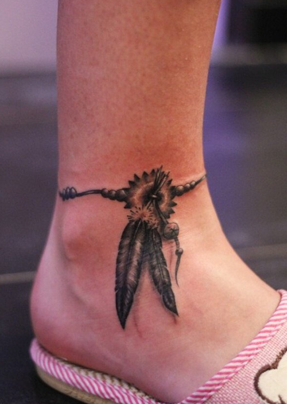 点击大图看下一张：女性脚链羽毛纹身图案
