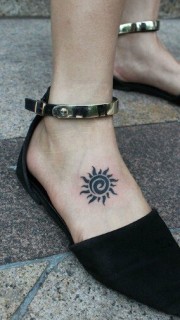 简单清新的太阳纹身图案