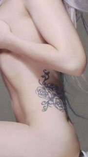 Lady GaGa 腰部纹身完整图