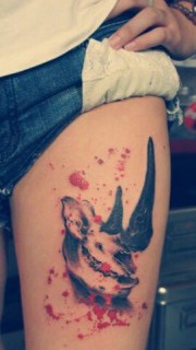 腿部超酷的犀牛骷髅纹身图案