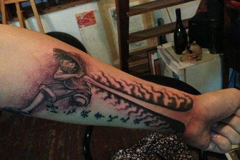 点击大图看下一张：手臂海贼王路飞纹身图案