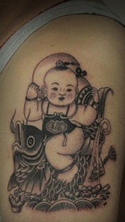 中国传统风童子抱鱼手臂纹身