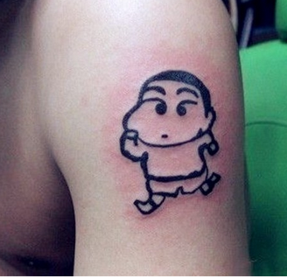 点击大图看下一张:手臂可爱的蜡笔小新纹身图案