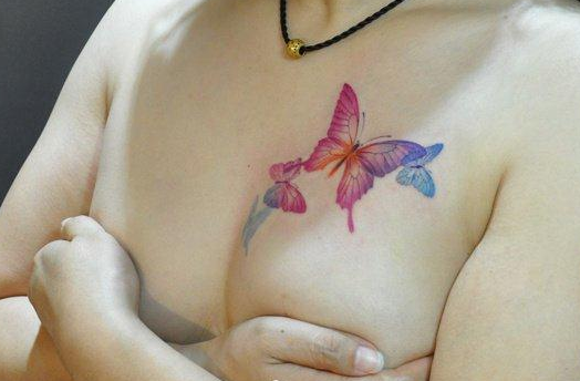 点击大图看下一张:美女胸部漂亮的蝴蝶刺青图片大全