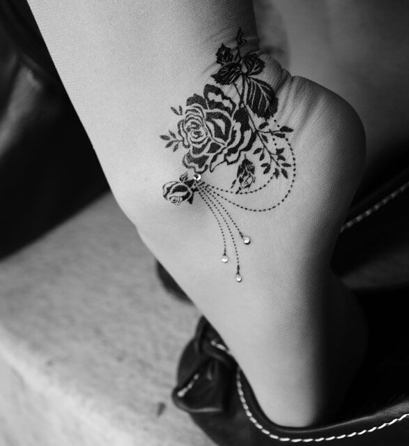 点击大图看下一张：脚部漂亮的刺青作品