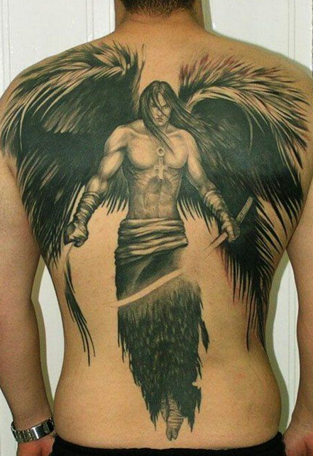 点击大图看下一张：男生背部超帅的满背天使刺青图片