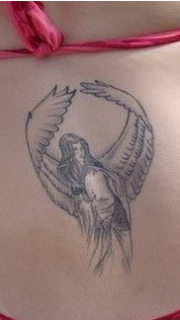 美女腰部好看的天使刺青