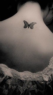 美女后颈蝴蝶纹身图案