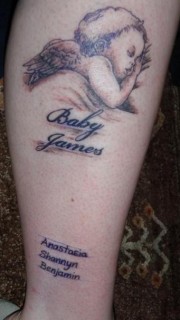 小腿可爱的小天使纹身图案