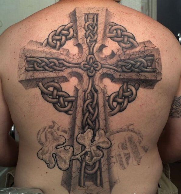点击大图看下一张：男士满背十字架纹身