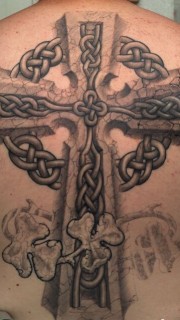 男士满背十字架纹身