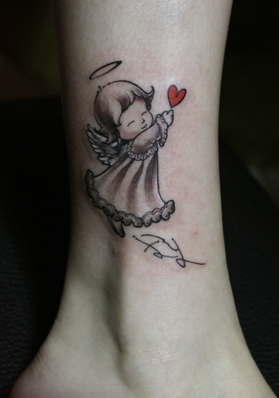 点击大图看下一张：脚踝可爱的小天使纹身