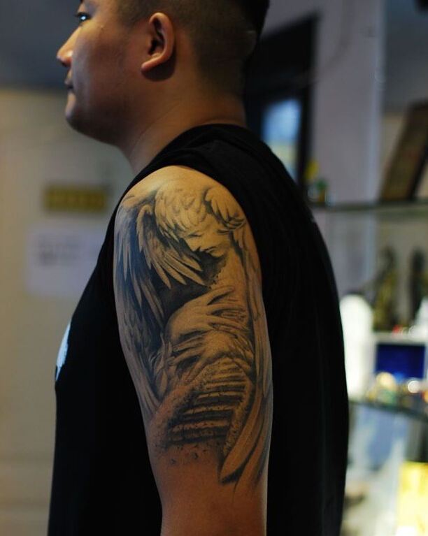 点击大图看下一张：男人手臂欧美天使纹身图