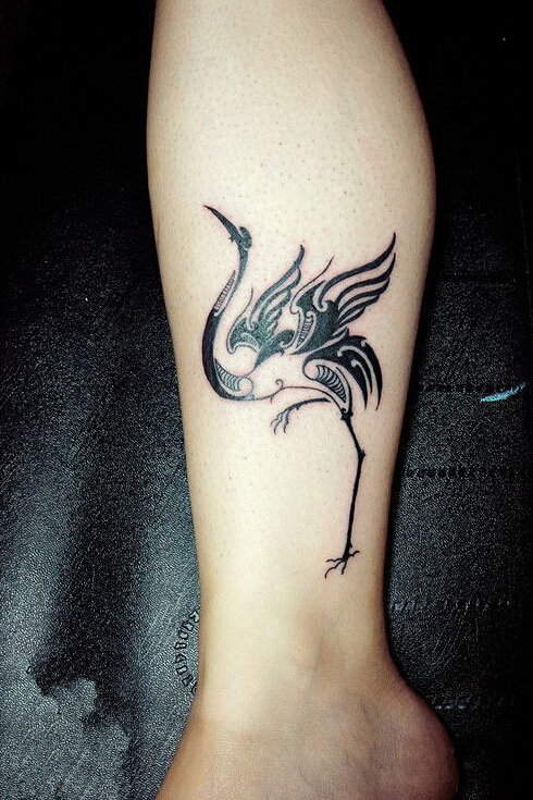 点击大图看下一张：小腿丹顶鹤清新纹身