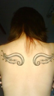 女生背部好看的翅膀纹身