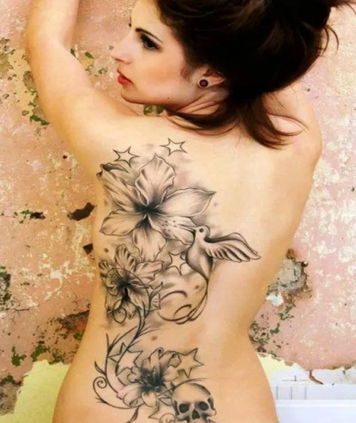 点击大图看下一张：欧美美女火辣迷人的后背纹身