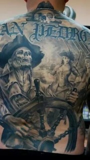 满背帅气的骷髅船长纹身图案
