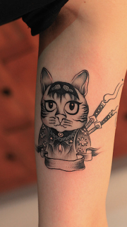 手臂武士猫咪纹身图案