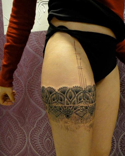 点击大图看下一张：女人腿部性感潮流的蕾丝纹身