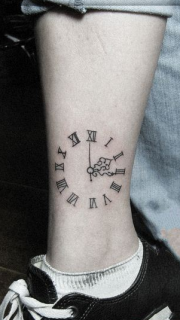 女生小腿创意时钟刺青图案