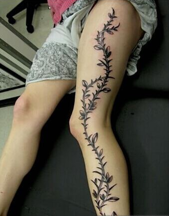 点击大图看下一张：时尚女性腿部长型漂亮好看的花藤纹身