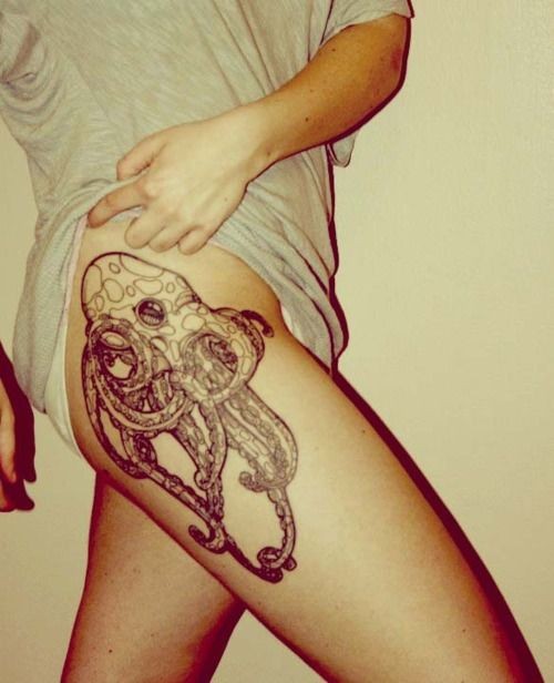 点击大图看下一张：女性章鱼臀部纹身图案