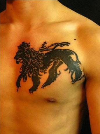 点击大图看下一张：胸部狮子图案图腾纹身