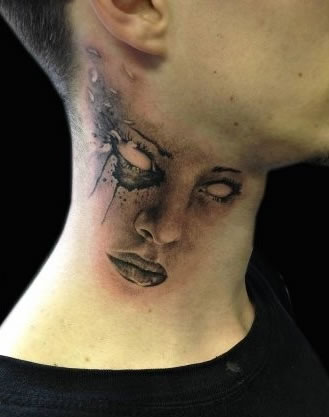 点击大图看下一张：颈部魔鬼面具纹身图