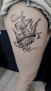 女人腿部时尚潮流的皇冠纹身图片