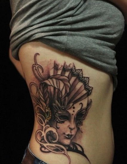 点击大图看下一张:美女性感腰部刺青