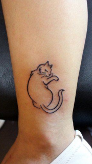 女生腿部流行简单的猫咪纹身图案