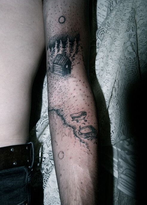 点击大图看下一张：男士手臂个性作品刺青
