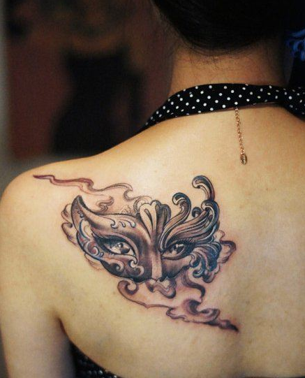 点击大图看下一张：美女肩背唯美漂亮的威尼斯面具刺青图片