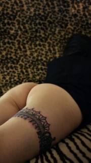 美女腿部好看的蕾丝纹身图案