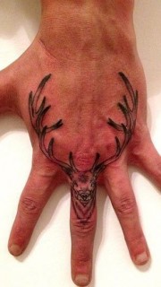 手背鹿头纹身图案
